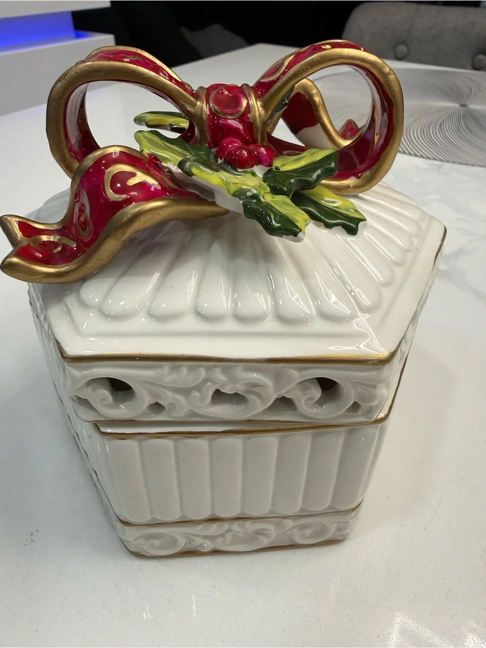 Home Accents elegant ceramic
